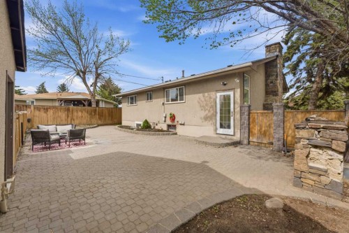 819 Avonlea Place Se, Calgary, AB - Outdoor