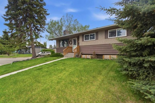 819 Avonlea Place Se, Calgary, AB - Outdoor