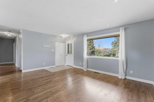 819 Avonlea Place Se, Calgary, AB - Indoor Photo Showing Other Room