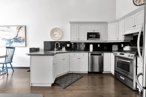 9 Chaparral Villas Se, Calgary, AB - Indoor Photo Showing Kitchen