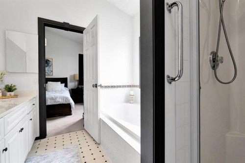 9 Chaparral Villas Se, Calgary, AB - Indoor Photo Showing Bathroom