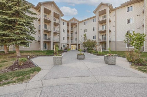 113-1717 60 Street SE Calgary, AB T2A 7Y7