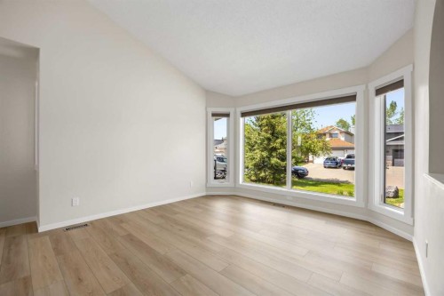 53 Riverview Close, Cochrane, AB 