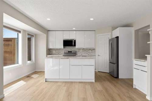 53 Riverview Close, Cochrane, AB 