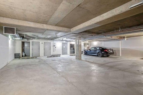 2226 Westmount Road Nw, Calgary, AB - Indoor Photo Showing Garage