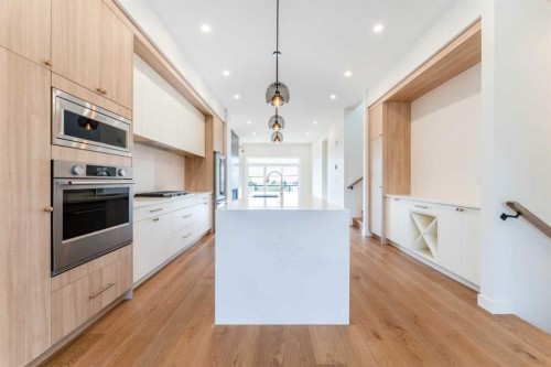 90 Hartford Road Nw, Calgary, AB - Indoor Photo Showing Kitchen With Upgraded Kitchen