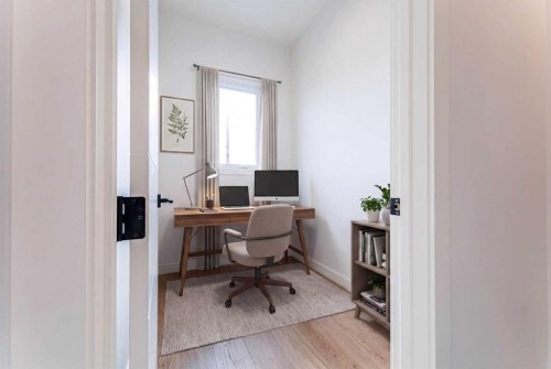 90 Hartford Road Nw, Calgary, AB - Indoor Photo Showing Office