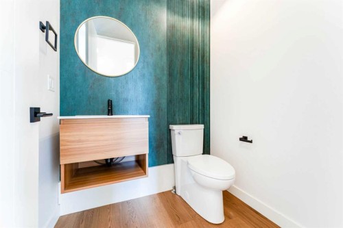 90 Hartford Road Nw, Calgary, AB - Indoor Photo Showing Bathroom