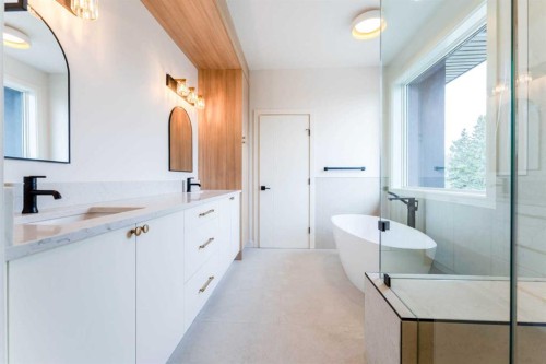 90 Hartford Road Nw, Calgary, AB - Indoor Photo Showing Bathroom