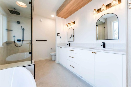 90 Hartford Road Nw, Calgary, AB - Indoor Photo Showing Bathroom