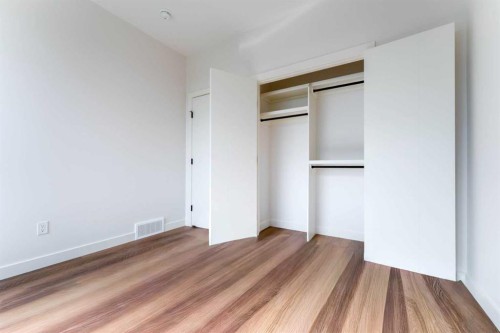 90 Hartford Road Nw, Calgary, AB - Indoor Photo Showing Other Room