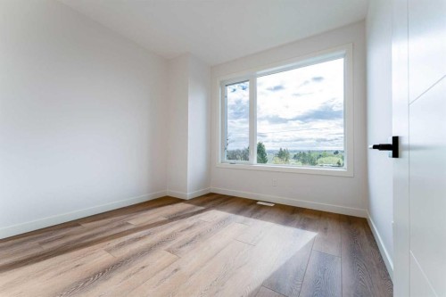 90 Hartford Road Nw, Calgary, AB - Indoor Photo Showing Other Room