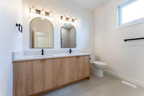 90 Hartford Road Nw, Calgary, AB - Indoor Photo Showing Bathroom