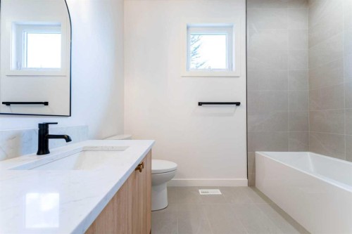 90 Hartford Road Nw, Calgary, AB - Indoor Photo Showing Bathroom