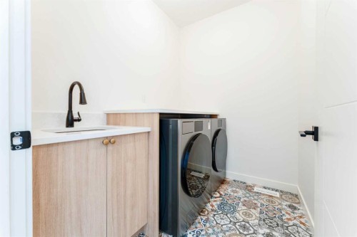 90 Hartford Road Nw, Calgary, AB - Indoor Photo Showing Laundry Room