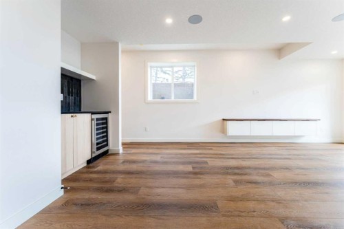 90 Hartford Road Nw, Calgary, AB - Indoor Photo Showing Other Room