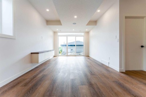 90 Hartford Road Nw, Calgary, AB - Indoor Photo Showing Other Room