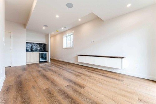 90 Hartford Road Nw, Calgary, AB - Indoor Photo Showing Other Room