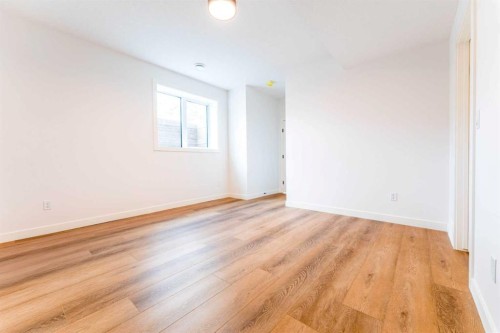 90 Hartford Road Nw, Calgary, AB - Indoor Photo Showing Other Room