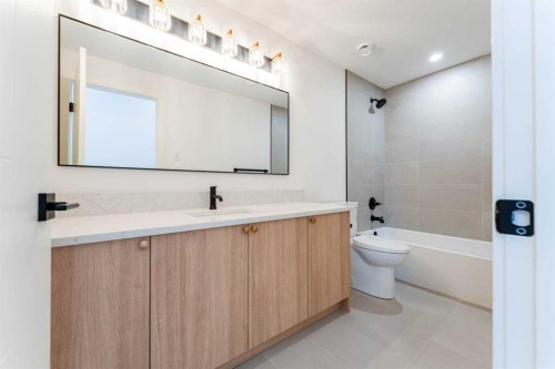 90 Hartford Road Nw, Calgary, AB - Indoor Photo Showing Bathroom