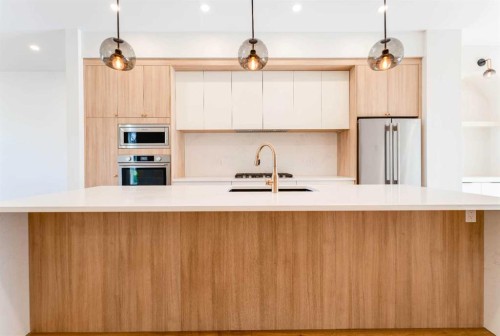 90 Hartford Road Nw, Calgary, AB - Indoor Photo Showing Kitchen With Upgraded Kitchen