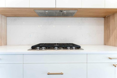 90 Hartford Road Nw, Calgary, AB - Indoor Photo Showing Kitchen