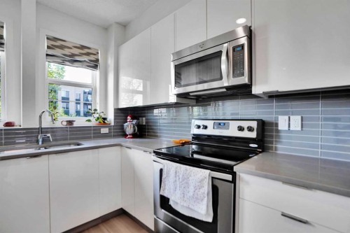 281 Walden Drive Se, Calgary, AB - Indoor Photo Showing Kitchen