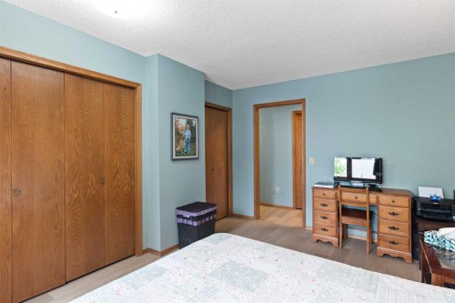 101-410 7 Street Sw, High River, AB - Indoor Photo Showing Bedroom
