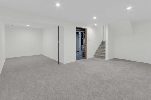 827 Maplewood Crescent Se, Calgary, AB - Indoor Photo Showing Other Room