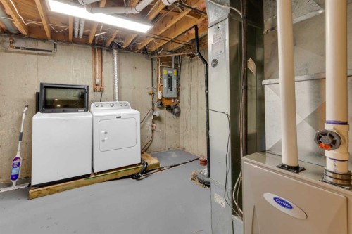 827 Maplewood Crescent Se, Calgary, AB - Indoor Photo Showing Basement