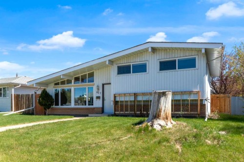 827 Maplewood Crescent Se, Calgary, AB - Outdoor