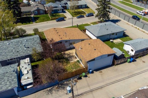 827 Maplewood Crescent Se, Calgary, AB - Outdoor