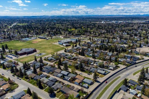 827 Maplewood Crescent Se, Calgary, AB - Outdoor With View