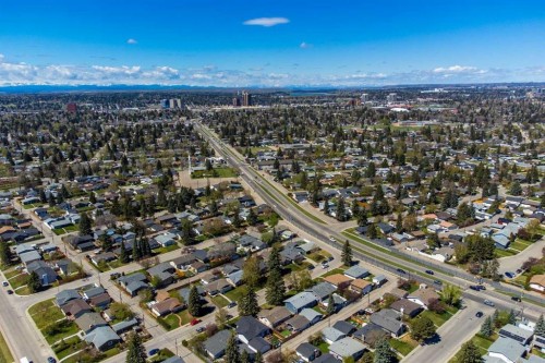 827 Maplewood Crescent Se, Calgary, AB - Outdoor With View
