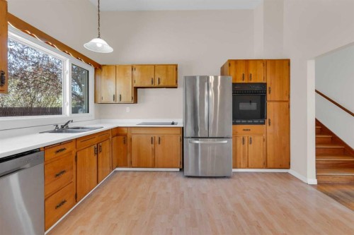 827 Maplewood Crescent Se, Calgary, AB - Indoor Photo Showing Kitchen With Double Sink