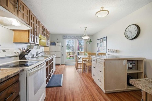 14816 1 Street Se, Calgary, AB - Indoor Photo Showing Kitchen