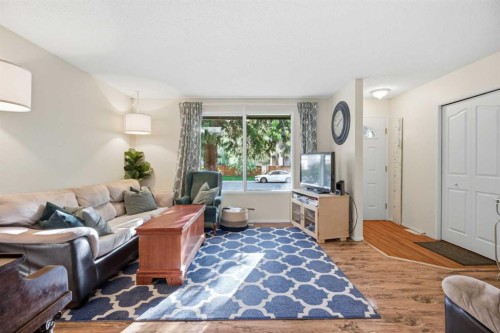 14816 1 Street Se, Calgary, AB - Indoor Photo Showing Living Room