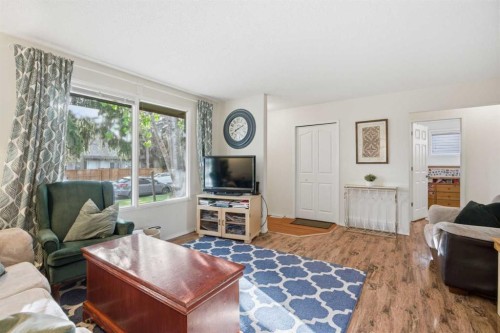 14816 1 Street Se, Calgary, AB - Indoor Photo Showing Living Room