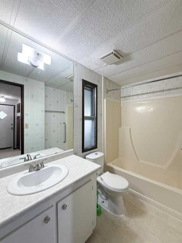 71-5800 46 Street, Olds, AB 