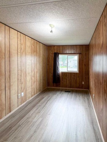 71-5800 46 Street, Olds, AB 