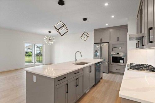 206 Monterey Bay Se, High River, AB - Indoor Photo Showing Kitchen With Double Sink With Upgraded Kitchen