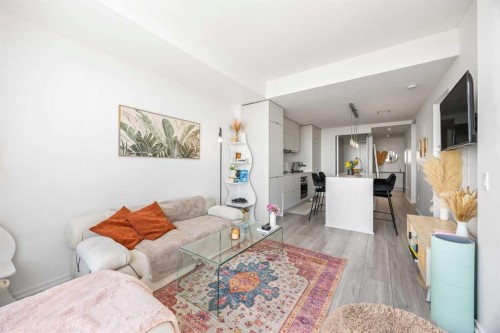 808-615 6 Avenue Se, Calgary, AB - Indoor Photo Showing Living Room