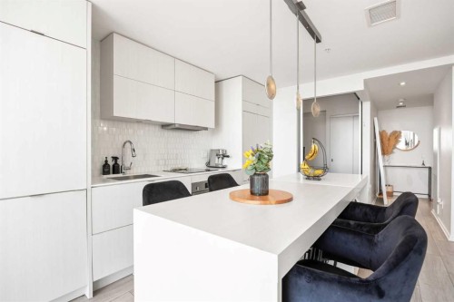 808-615 6 Avenue Se, Calgary, AB - Indoor Photo Showing Kitchen With Upgraded Kitchen