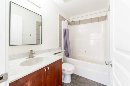 1024 Wentworth Rise Sw, Calgary, AB - Indoor Photo Showing Bathroom