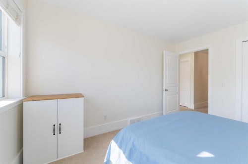 1024 Wentworth Rise Sw, Calgary, AB - Indoor Photo Showing Bedroom