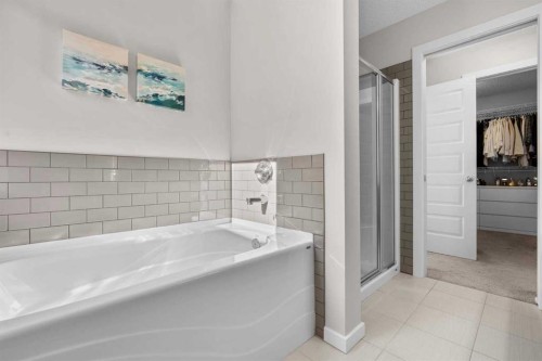 567 Evansborough Way Nw, Calgary, AB - Indoor Photo Showing Bathroom
