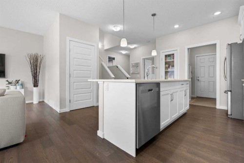 567 Evansborough Way Nw, Calgary, AB - Indoor Photo Showing Kitchen