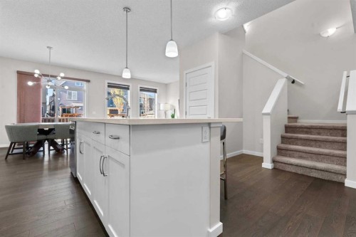 567 Evansborough Way Nw, Calgary, AB - Indoor Photo Showing Kitchen