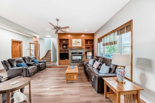 147 Oakmere Green, Chestermere, AB 