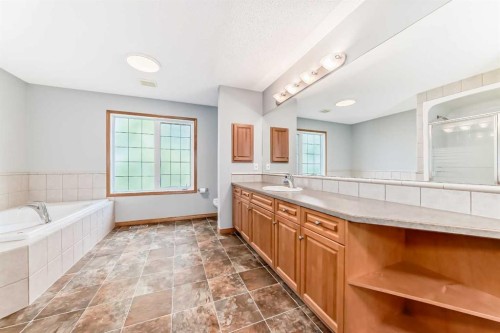 147 Oakmere Green, Chestermere, AB 